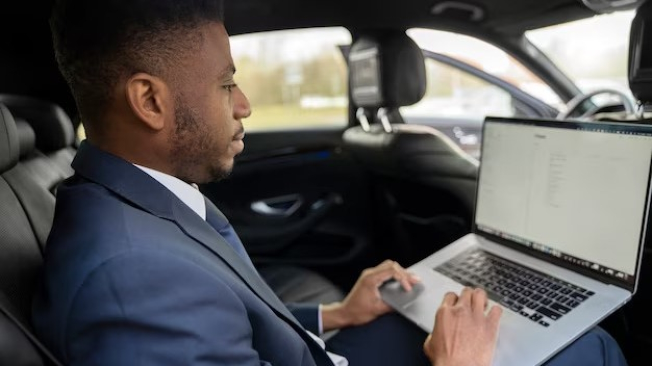 elegant-uber-driver-giving-taxi-ride_23-2149241801 (1)