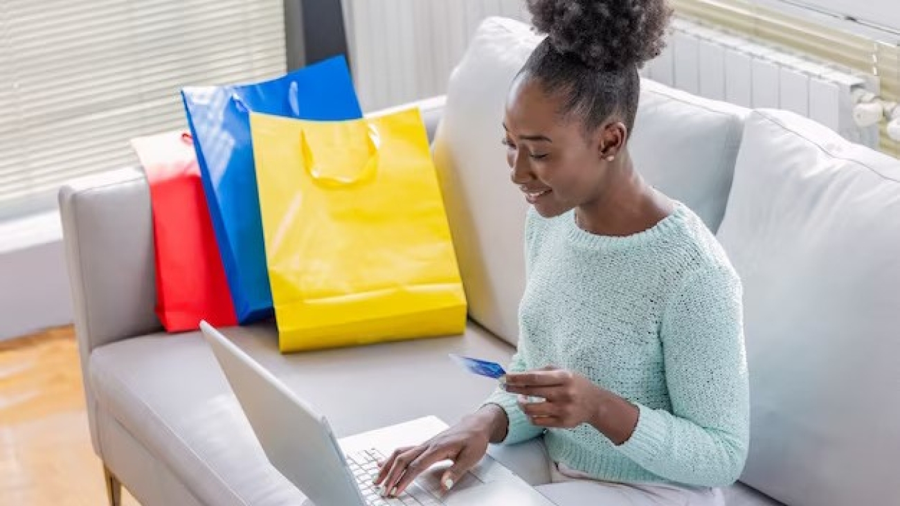 woman-holding-credit-card-using-laptop_166258-302
